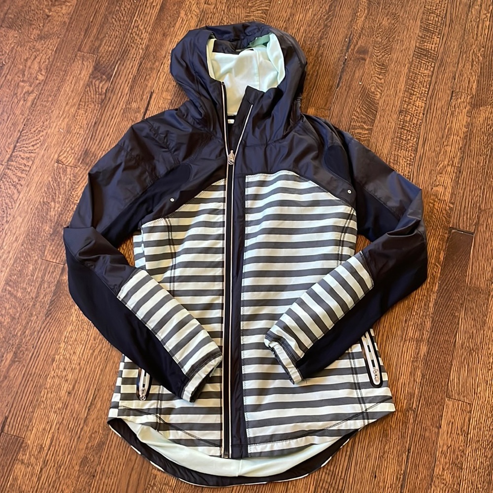 Rare Lululemon Rain Jacket Striped Blue & Black
